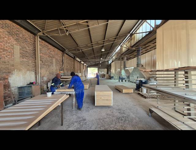 2,500M² FACTORY TO LET IN ANDERBOLT